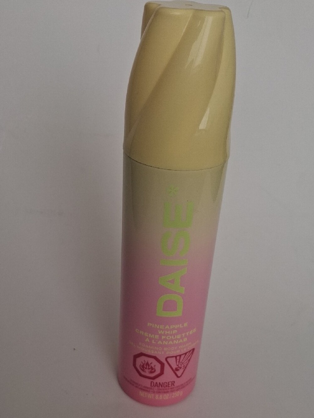 Daise* Pineapple Whip Foaming Body Wash Spray โ Yellow Cap, Pink Gradient Bottle